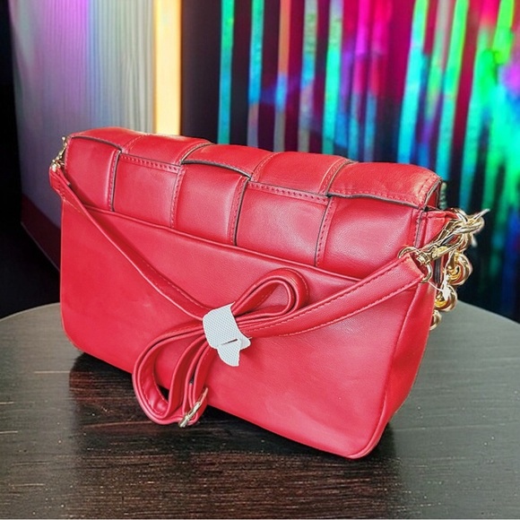 NEW Luxe Cherry Red Woven Vegan Leather Goldtone Chain Top Handle & Shoulder Bag - Picture 13 of 16